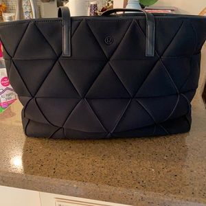 Lululemon tote bag
